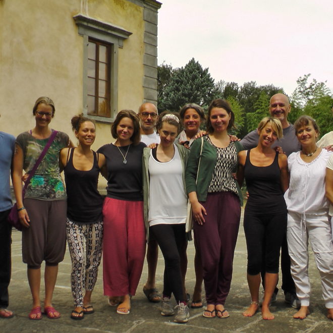 ok group photo of yoga students with sabine outside